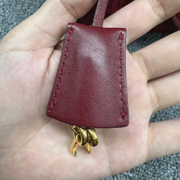 Fendi Leather Hand Bag 525-060625